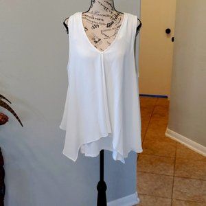 GREEN ENVELOPE Plus Size 1X White Swing Top. Fully Lined